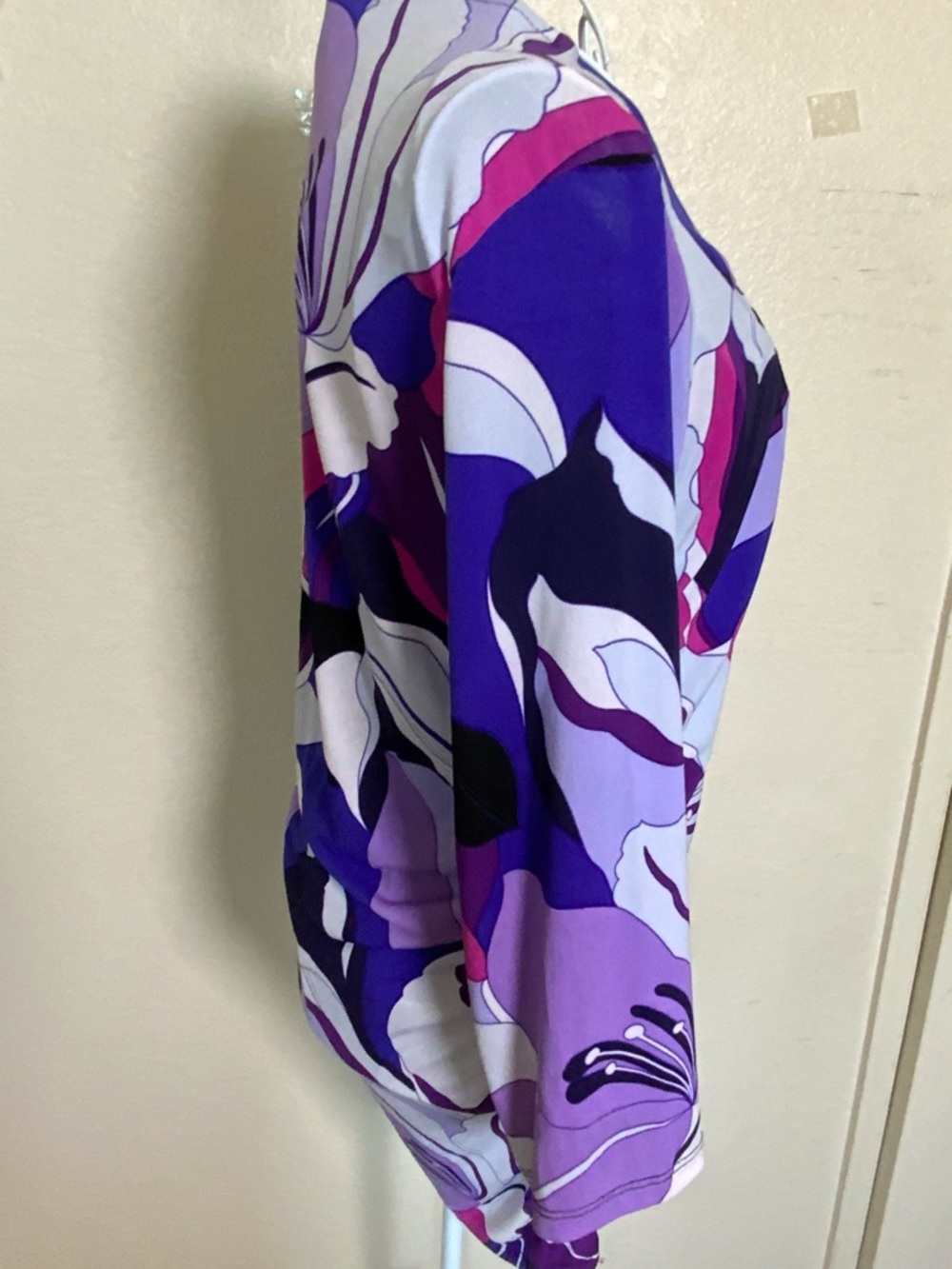Jennifer Lopez Purple and White Floral Print Top - Picture 4 of 7